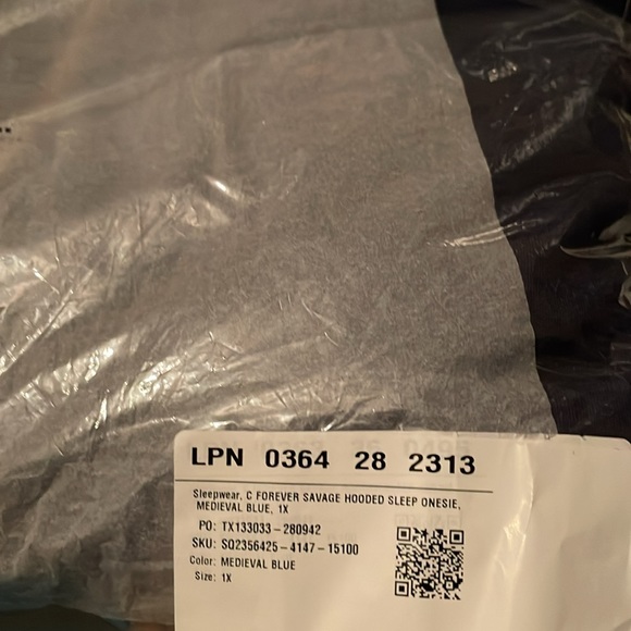 Savage Fenty Hooded Onesie 🚨Firm Price🚨 - Picture 6 of 7